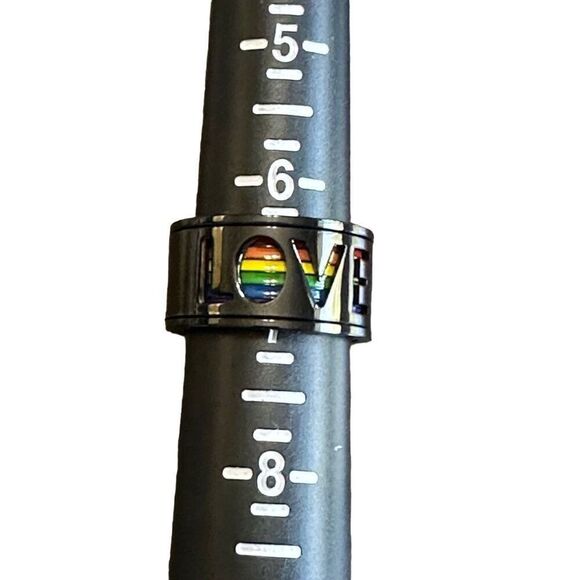NWOT Size 7 Titanium “LOVE” spinner/fidget band with rainbow flag - Picture 1 of 7